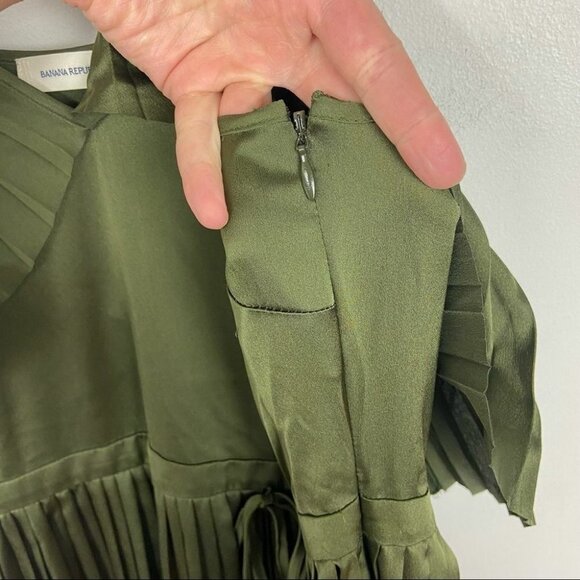 NWT Olivia Palermo Pleated Off Shoulder Satin Maxi Dress Green Size 00 Petite - Picture 9 of 12